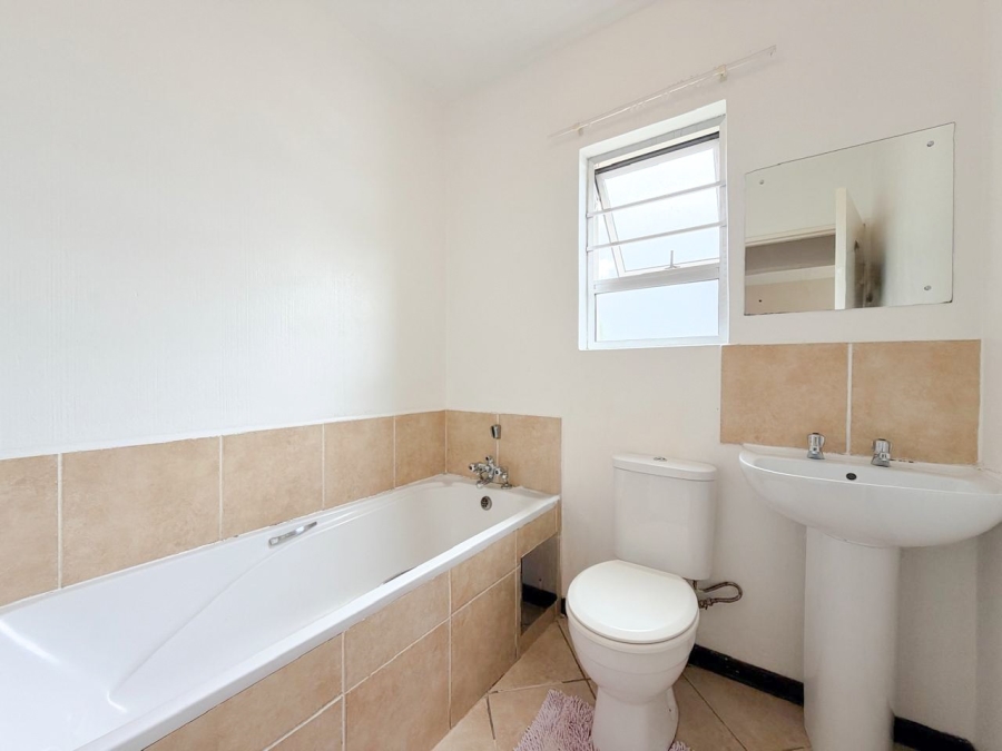2 Bedroom Property for Sale in Beacon Bay Eastern Cape